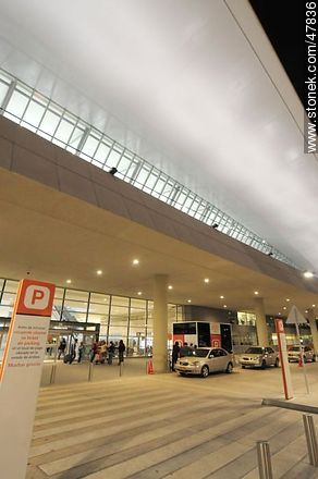 Aeropuerto Internacional de Carrasco. Vista nocturna. - Departamento de Canelones - URUGUAY. Foto No. 47836