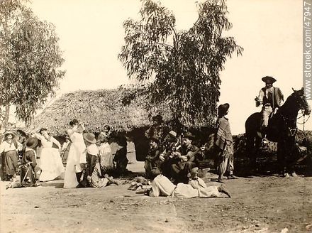 Preparativos para una fiesta rural a principios del siglo XX -  - URUGUAY. Foto No. 47947