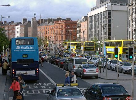 O'Connel Street. Row of double-decker bus. - Ireland - BRITISH ISLANDS. Foto No. 48746