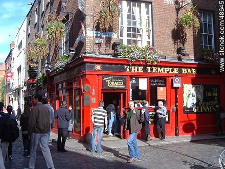 The Temple Bar in Temple Lane. Beer Garden. - Ireland - BRITISH ISLANDS. Foto No. 48645