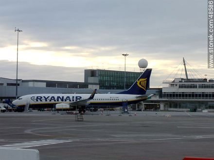 Ryanair plane - Ireland - BRITISH ISLANDS. Photo #48586