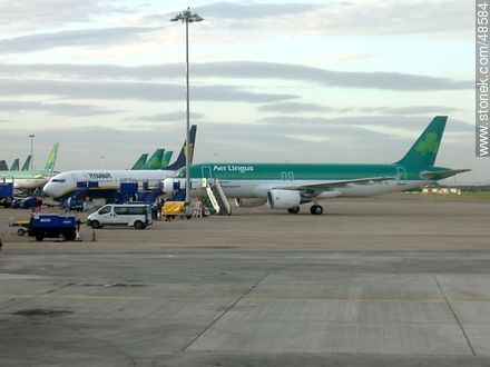Aer Lingus and Ryanair airplanes - Ireland - BRITISH ISLANDS. Foto No. 48584