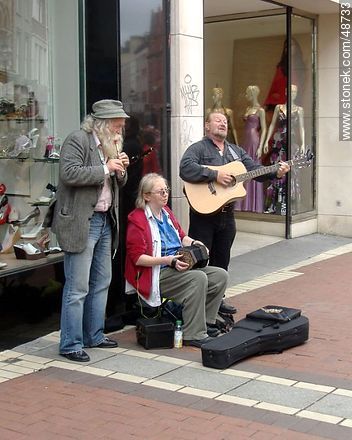 Street musicians in Dublin - Ireland - BRITISH ISLANDS. Photo #48733