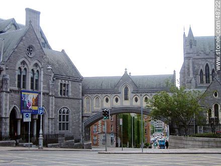 Passage of a church above the street - Ireland - BRITISH ISLANDS. Foto No. 48722