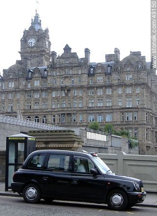 Taxi and Balmoral Hotel - Scotland - BRITISH ISLANDS. Foto No. 49150