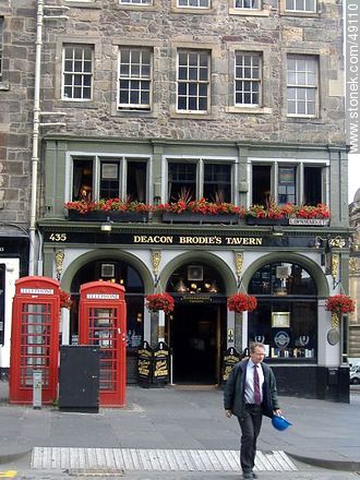Deacon Brodie's Tavern en la calle Lawnmarket, The Royal Mile. - Escocia - ISLAS BRITÁNICAS. Foto No. 49110