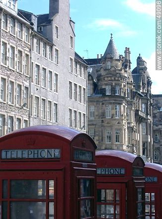Row of telephone booths in Royal Mile - Scotland - BRITISH ISLANDS. Foto No. 49096