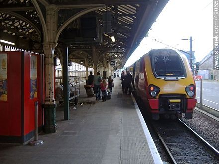 Edinburgh Waverley Train Station.   - Scotland - BRITISH ISLANDS. Foto No. 49065