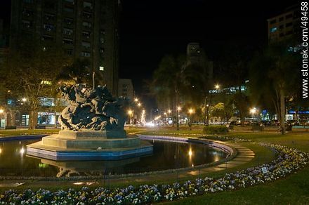 Monumento al Entrevero en la Plaza Fabini. - Departamento de Montevideo - URUGUAY. Foto No. 49458