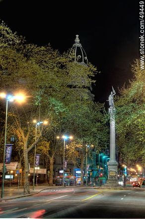Plaza Cagancha and Liberty Statue - Department of Montevideo - URUGUAY. Photo #49449