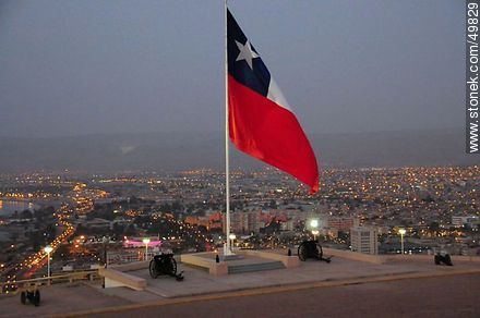 Bandera de Chile en lo alto del Morro de Arica. - Chile - Otros AMÉRICA del SUR. Foto No. 49829