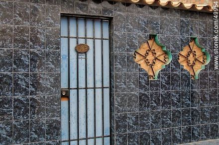 Striking decoration of the front of a house - Chile - Others in SOUTH AMERICA. Photo #49954