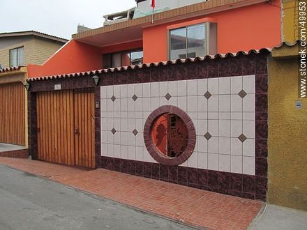 Striking decoration of the front of a house - Chile - Others in SOUTH AMERICA. Photo #49953