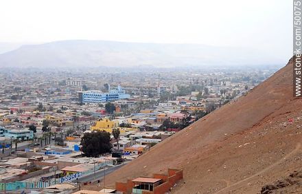 Slopes of Cerro de la Cruz. Luis Valente Rossi and 18 de Septiembre avenues. Población Magisterio. - Chile - Others in SOUTH AMERICA. Photo #50075
