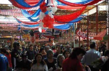 El mercado Asoagro vestido de gala con motivo de los festejos por el Bicentenario de la Independencia Chilena. - Chile - Otros AMÉRICA del SUR. Foto No. 50012