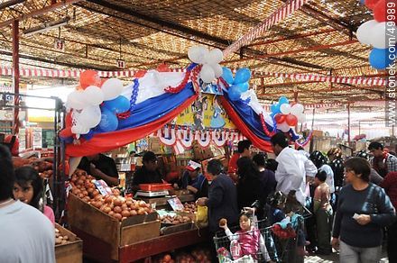 El mercado Asoagro vestido de gala con motivo de los festejos por el Bicentenario de la Independencia Chilena. - Chile - Otros AMÉRICA del SUR. Foto No. 49989