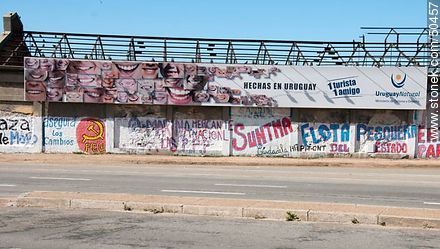 Publicidad y reinvindicaciones en muros de la ciudad - Departamento de Montevideo - URUGUAY. Foto No. 50457