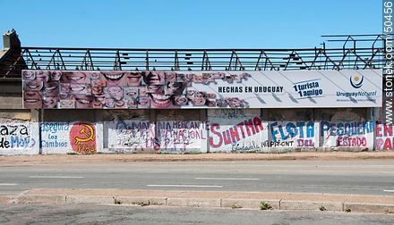 Publicidad y reinvidicaciones en muros de la ciudad - Departamento de Montevideo - URUGUAY. Foto No. 50456