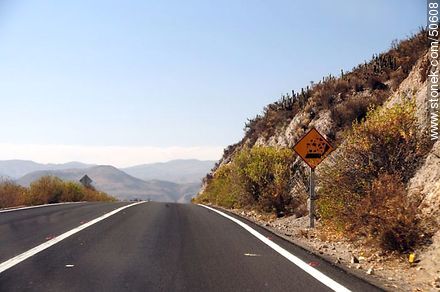 Aviso de atención por peligro de caida de piedras sueltas - Chile - Otros AMÉRICA del SUR. Foto No. 50608