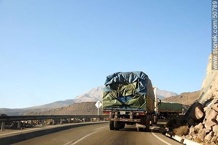 Camión de carga boliviano en ruta 11 - Chile - Otros AMÉRICA del SUR. Foto No. 50789