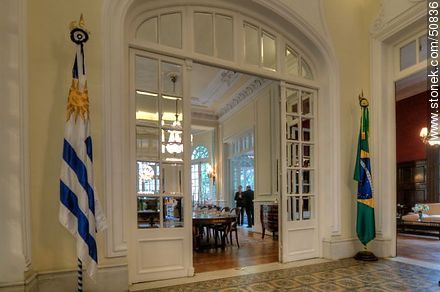 Residencia del embajador de Brasil en Uruguay. Palacio Pietracaprina en Bulevar Artigas y Av. Rivera. - Departamento de Montevideo - URUGUAY. Foto No. 50836