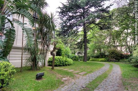 Residencia del embajador de Brasil en Uruguay. Palacio Pietracaprina en Bulevar Artigas y Av. Rivera. Jardines - Departamento de Montevideo - URUGUAY. Foto No. 50833