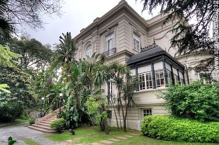 Residencia del embajador de Brasil en Uruguay. Palacio Pietracaprina en Bulevar Artigas y Av. Rivera. - Departamento de Montevideo - URUGUAY. Foto No. 50832