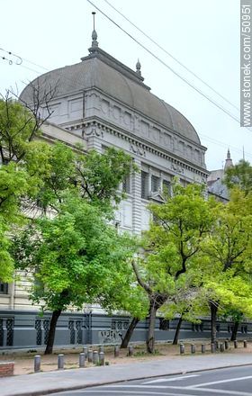 Facultad de Derecho. La calle Guayabo. - Departamento de Montevideo - URUGUAY. Foto No. 50951