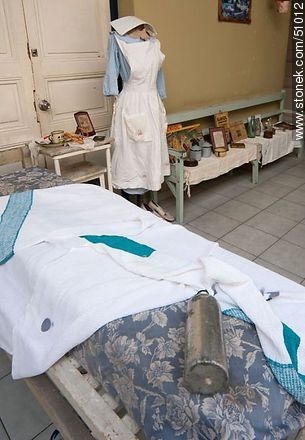 Antigua cama de internado del hospital Vilardebó - Departamento de Montevideo - URUGUAY. Foto No. 51012