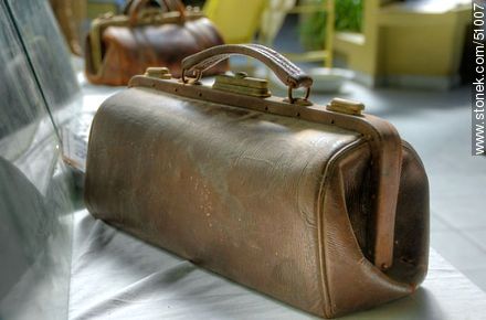 Old medical bag - Department of Montevideo - URUGUAY. Photo #51007