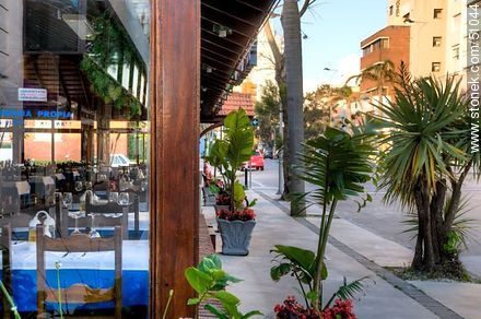 Calle 20.  Restaurante Los Caracoles. - Punta del Este y balnearios cercanos - URUGUAY. Foto No. 51044