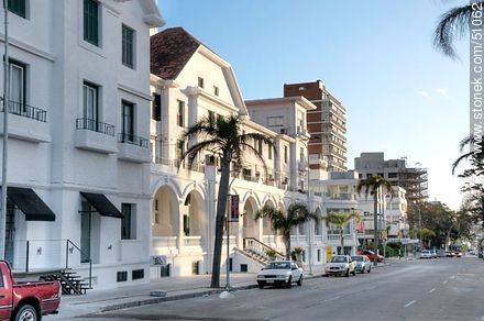 Biarritz building in 20th Street - Punta del Este and its near resorts - URUGUAY. Photo #51062