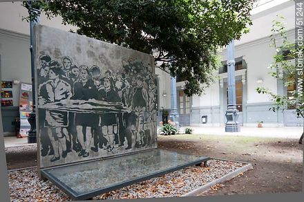 Patio central del IAVA - Departamento de Montevideo - URUGUAY. Foto No. 51244