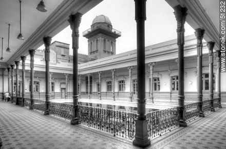 Corredores del segundo piso del IAVA y la torre del observatorio astronómico. - Departamento de Montevideo - URUGUAY. Foto No. 51232