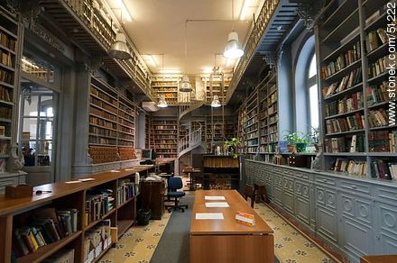 Biblioteca del IAVA - Departamento de Montevideo - URUGUAY. Foto No. 51222