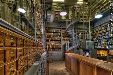 Biblioteca del IAVA - Departamento de Montevideo - URUGUAY. Foto No. 51221