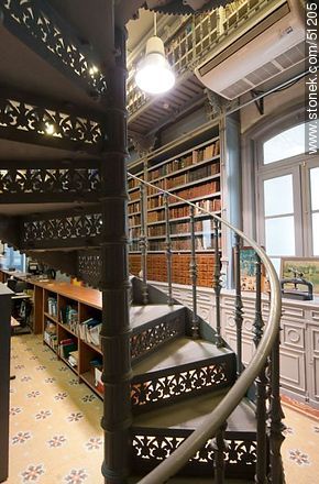 Library of IAVA. Spiral staircase. - Department of Montevideo - URUGUAY. Foto No. 51205