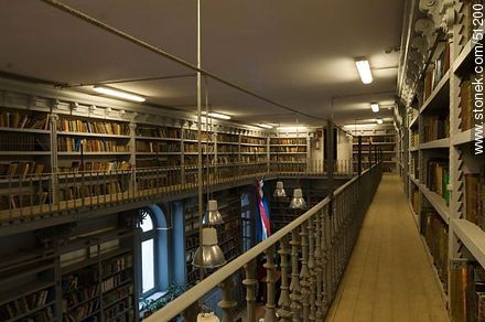 Biblioteca del IAVA - Departamento de Montevideo - URUGUAY. Foto No. 51200