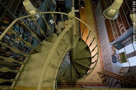 Library of IAVA. Spiral staircase viewed from above. - Department of Montevideo - URUGUAY. Foto No. 51198