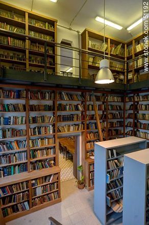 Library of IAVA. - Department of Montevideo - URUGUAY. Photo #51192