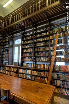 Library of IAVA. - Department of Montevideo - URUGUAY. Photo #51191