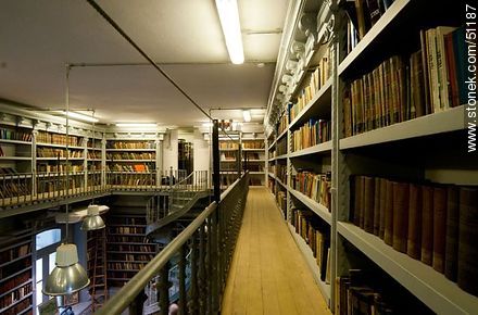 Library of IAVA. - Department of Montevideo - URUGUAY. Photo #51187