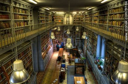 Biblioteca del IAVA - Departamento de Montevideo - URUGUAY. Foto No. 51184