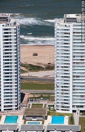 Buildings overlooking the sea. - Punta del Este and its near resorts - URUGUAY. Photo #51339