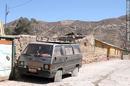 Camioneta con protección en las ruedas contra perros - Chile - Otros AMÉRICA del SUR. Foto No. 51434