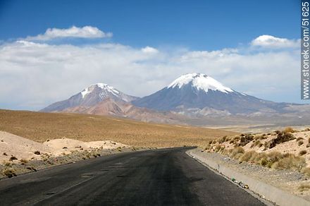 Volcanes Pomerape y Parinacota de la cadena de Nevados de Payachatas. - Chile - Otros AMÉRICA del SUR. Foto No. 51625