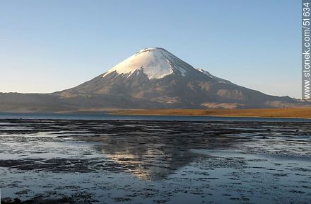 Volcán Parinacota al atardecer. Lago Chungará. - Chile - Otros AMÉRICA del SUR. Foto No. 51634