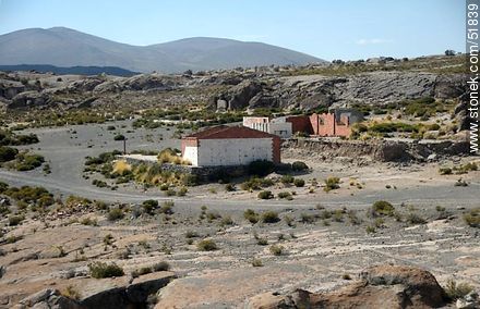 Vista de construcciones altiplánicas en la Ruta Nacional 4 en Bolivia - Bolivia - Otros AMÉRICA del SUR. Foto No. 51839