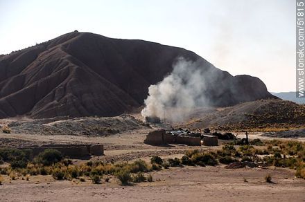 Humo de una fábrica de ladrillos - Bolivia - Otros AMÉRICA del SUR. Foto No. 51815