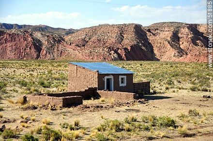 Construcciones en ladrillo de arcilla y la geografía particular del altiplano boliviano - Bolivia - Otros AMÉRICA del SUR. Foto No. 51885